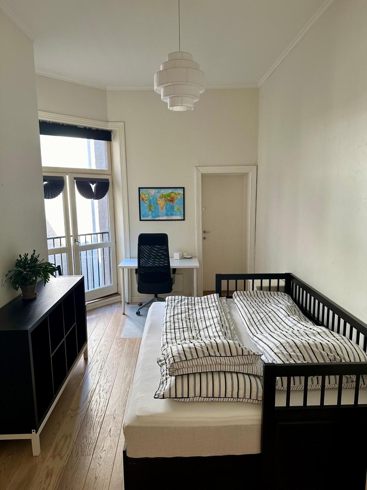 Classical 3 Bedroom, 2 Bath, Minutes From Royal Palace, Main Shopping Street, Restaurants & Downtown Oslo Buitenkant foto