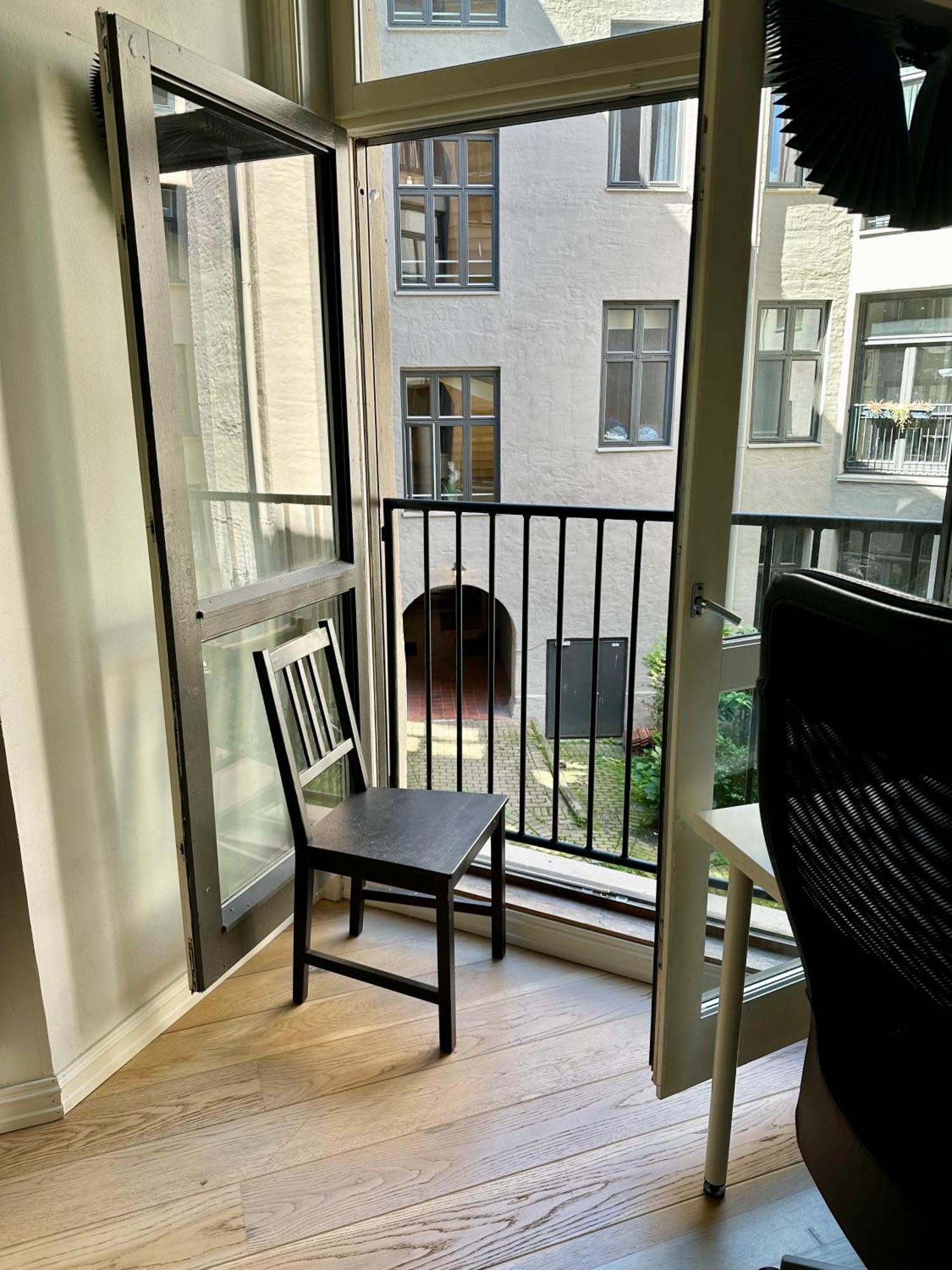 Classical 3 Bedroom, 2 Bath, Minutes From Royal Palace, Main Shopping Street, Restaurants & Downtown Oslo Buitenkant foto
