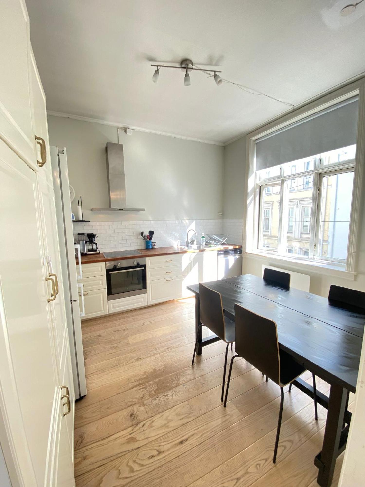 Classical 3 Bedroom, 2 Bath, Minutes From Royal Palace, Main Shopping Street, Restaurants & Downtown Oslo Buitenkant foto