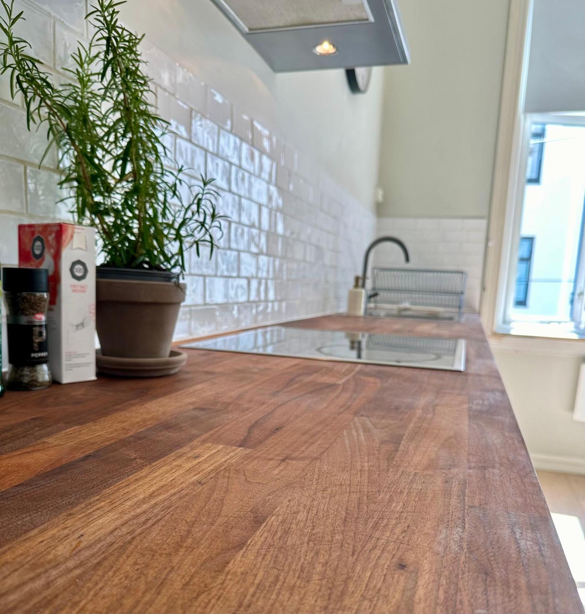 Classical 3 Bedroom, 2 Bath, Minutes From Royal Palace, Main Shopping Street, Restaurants & Downtown Oslo Buitenkant foto